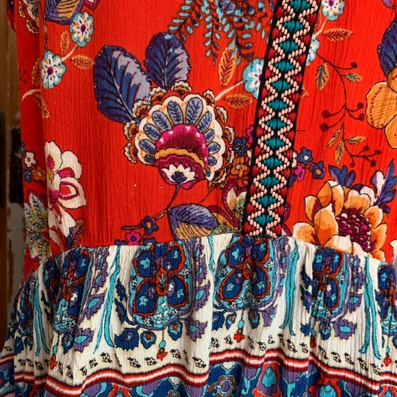 Beautiful Patrons of Peace Sleeveless Top in Large - Picture 5 of 9